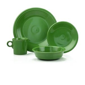 15 piece set Fiestaware in shamrock color